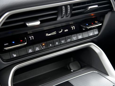 Certified 2025 MAZDA CX-70 Plug-In Hybrid w/ Premium Pkg image 24