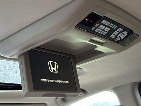 Used 2017 Honda Pilot Touring image 16