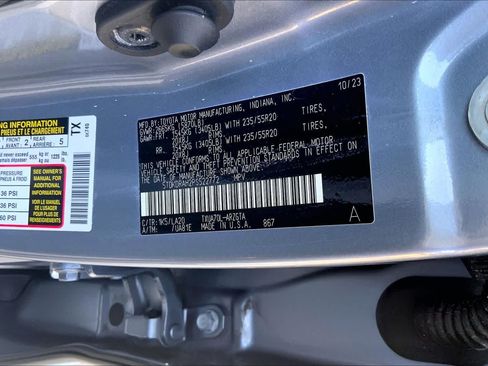 Used 2023 Toyota Highlander Platinum FWD image 34