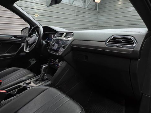 Used 2022 Volkswagen Tiguan SE R-Line AWD/4WD image 12