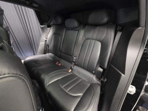 Used 2018 Maserati Levante GranSport image 35