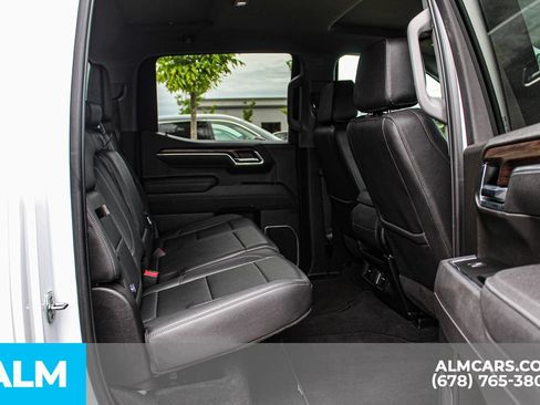 Used 2025 GMC Sierra 1500 SLT RWD image 18