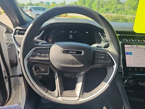 Used 2024 Jeep Grand Cherokee Limited AWD/4WD image 16