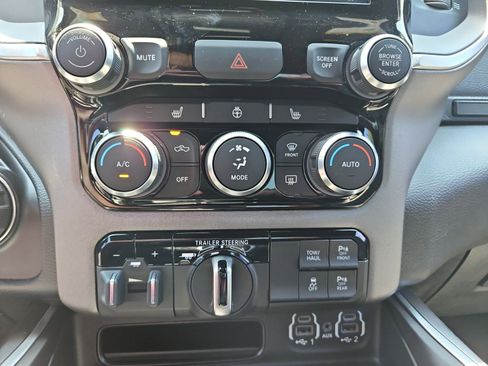 Used 2022 RAM 1500 Big Horn AWD/4WD image 27