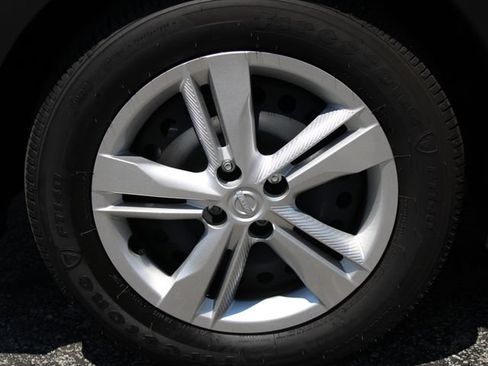 Certified 2025 Nissan Kicks Play S FWD image 31