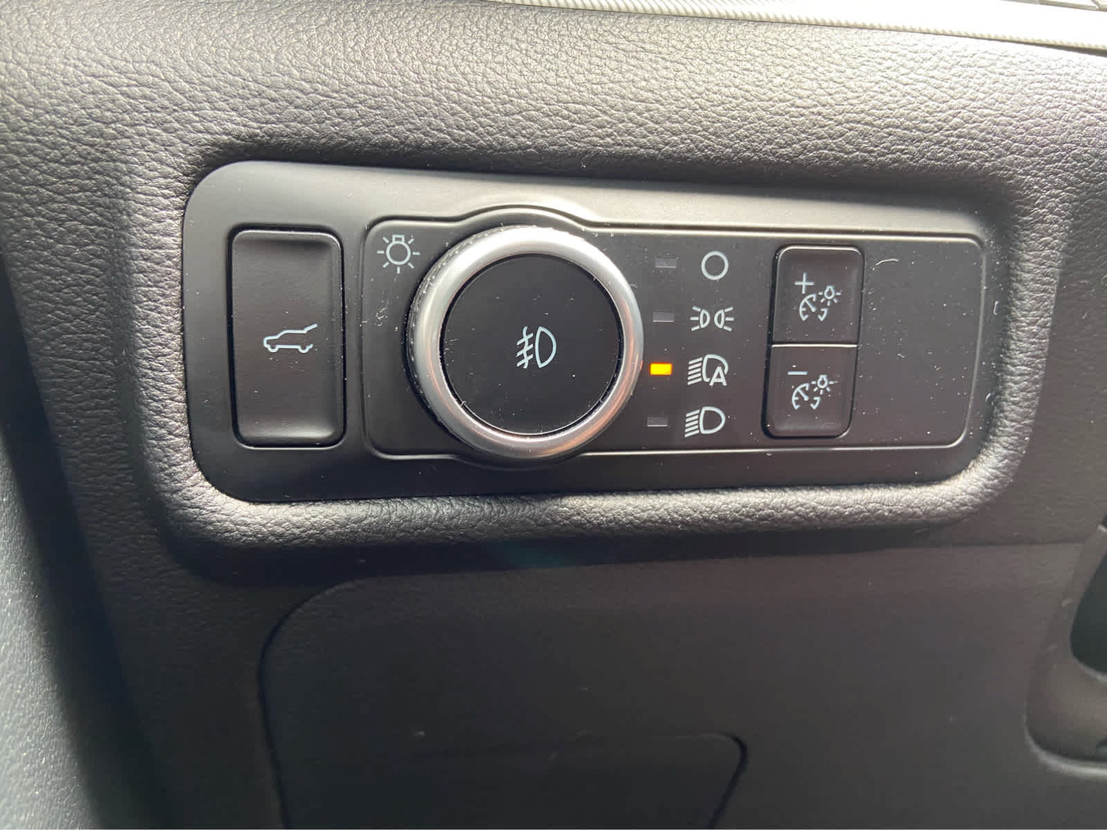 Used 2023 Ford Explorer XLT w/ Equipment Group 202A AWD/4WD image 33