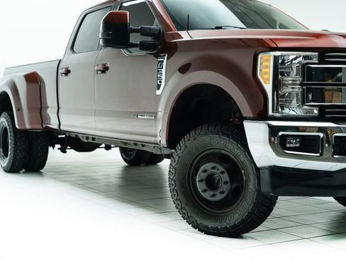 Used 2017 Ford F350 Lariat w/ Lariat Value Package AWD/4WD image 3