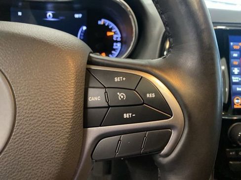 Used 2022 Jeep Grand Cherokee Limited image 17