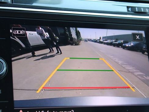 Used 2022 Volkswagen Tiguan SE R-Line image 40