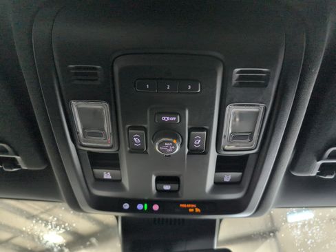 Used 2024 Chevrolet Tahoe Z71 w/ Luxury Package AWD/4WD image 16