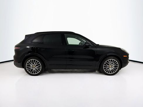 Certified 2023 Porsche Cayenne Platinum Edition image 8