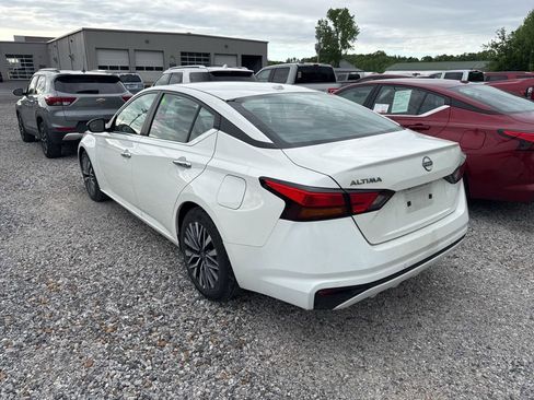 Used 2025 Nissan Altima 2.5 SV FWD image 4