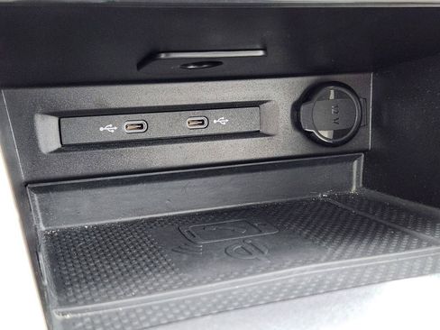 Used 2024 Volkswagen Tiguan SE image 22