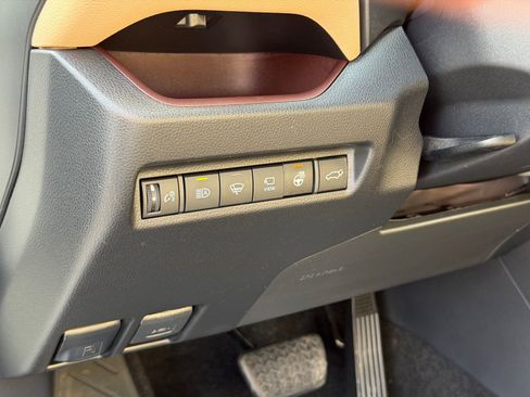 Used 2020 Toyota RAV4 Limited image 15