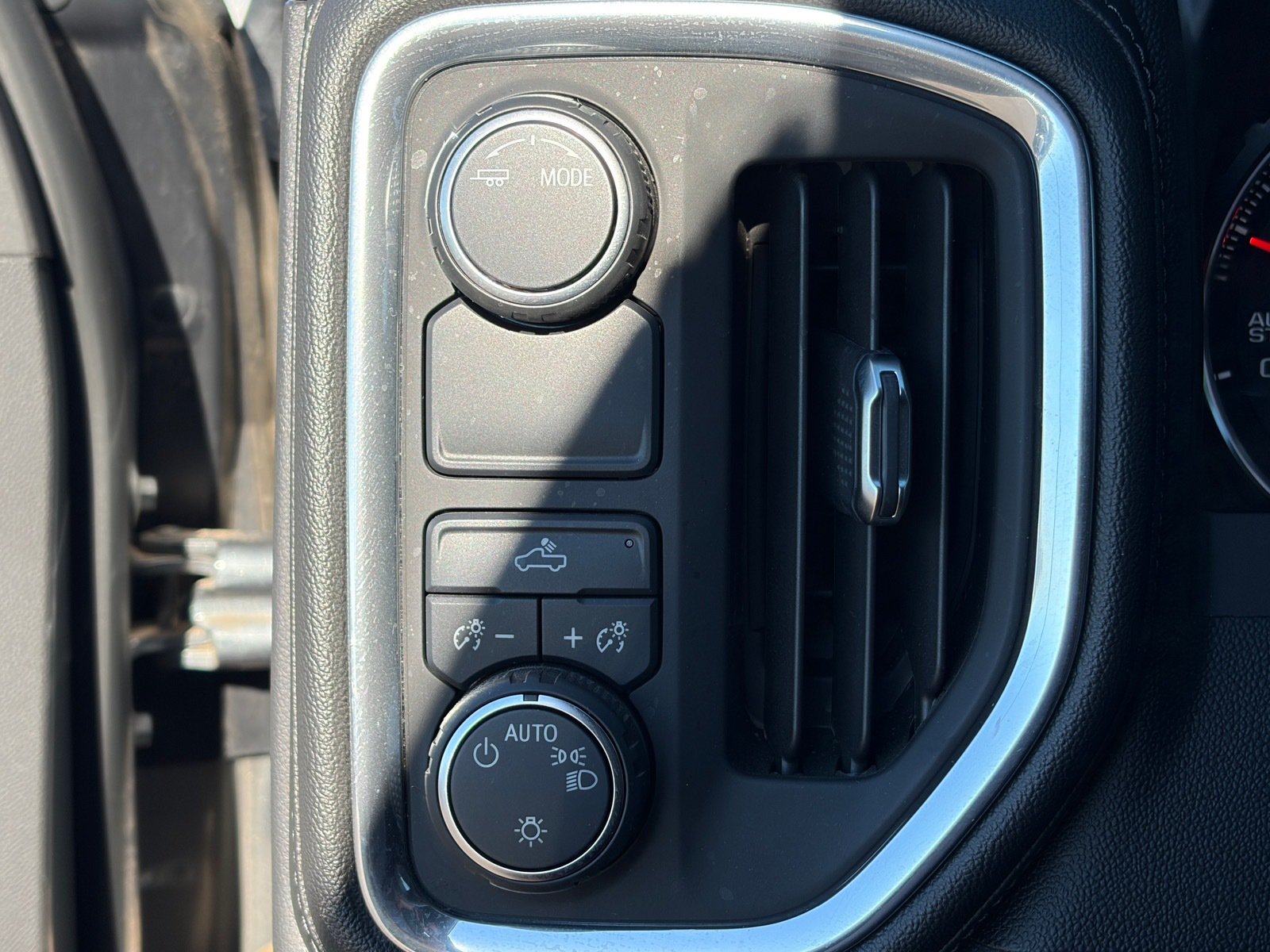 Used 2021 Chevrolet Silverado 1500 LT w/ LPO, Dark Essentials Package RWD image 19