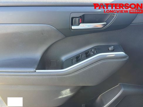 Used 2023 Toyota Highlander XLE FWD image 21