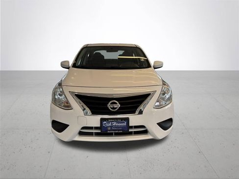Used 2019 Nissan Versa SV FWD image 3