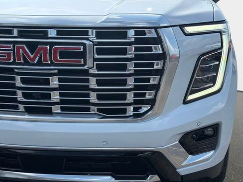 New 2026 GMC Yukon Denali w/ Denali Reserve Package AWD/4WD image 9