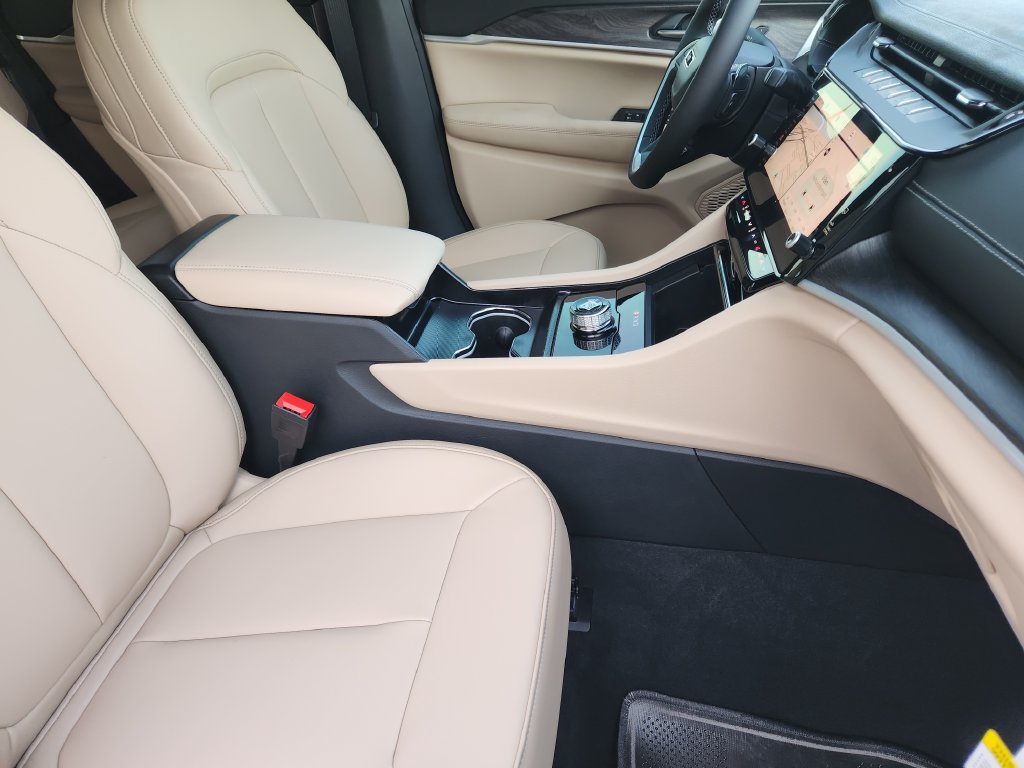 New 2026 Jeep Grand Cherokee Limited w/ Limited Altitude Package RWD image 11