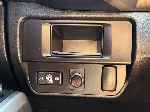Used 2017 Toyota Tacoma SR5 w/ Tow Package AWD/4WD image 26