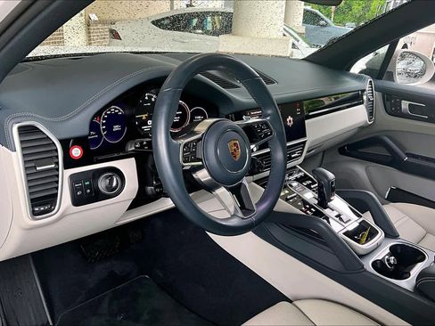 Used 2022 Porsche Cayenne E-Hybrid AWD/4WD image 17