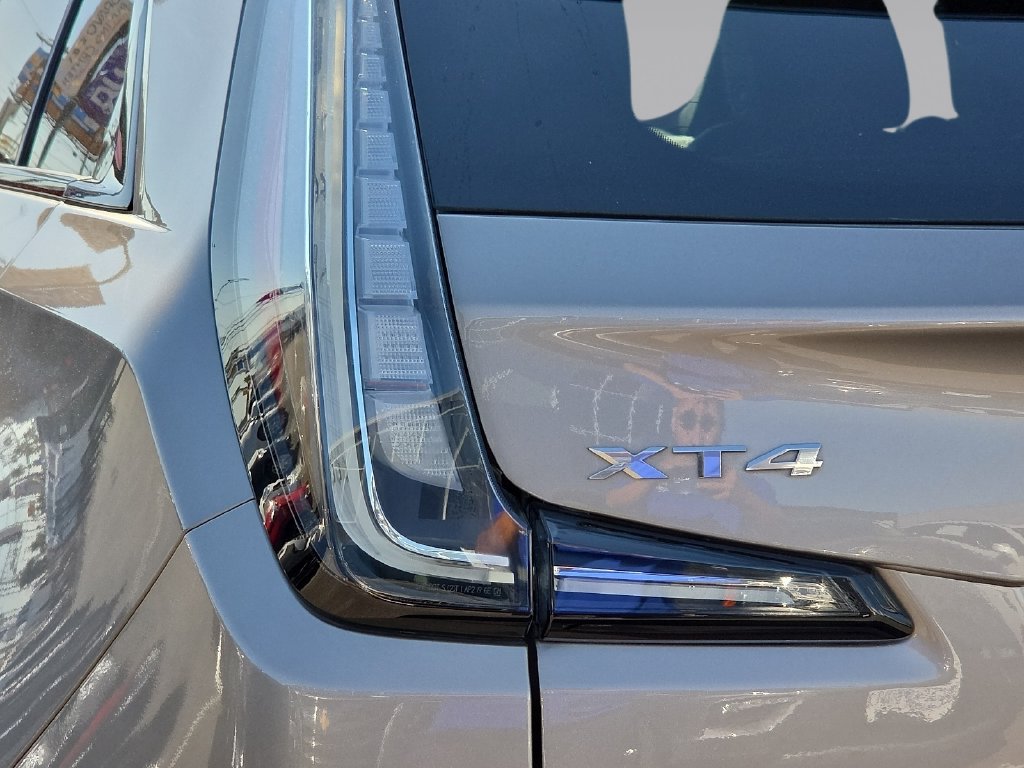 Used 2025 Cadillac XT4 Sport w/ LPO, Floor Liner Package FWD image 9