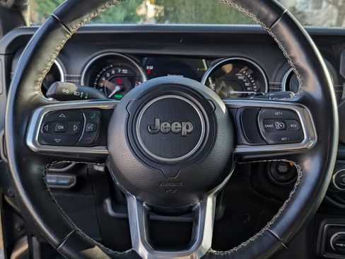 Used 2023 Jeep Wrangler Sahara w/ Cold Weather Group image 18