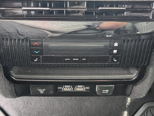 Used 2024 Jeep Wagoneer L Series II w/ Flexible Seating Group RWD image 30