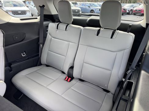 Used 2025 Ford Explorer Active w/ Active Comfort Package image 38