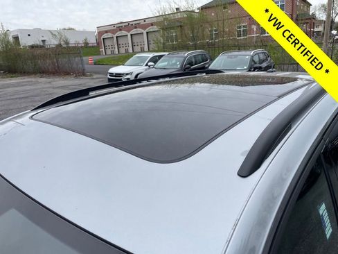 Used 2023 Volkswagen Tiguan SE R-Line AWD/4WD image 2