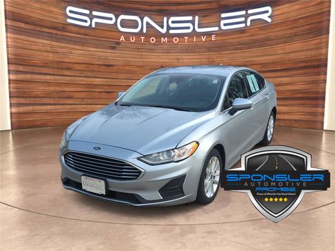 Used 2020 Ford Fusion SE image 1