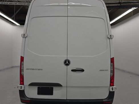 Used 2023 Mercedes-Benz Sprinter 2500 image 9