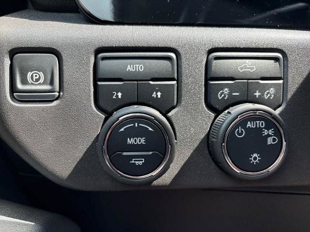 Used 2025 Chevrolet Silverado 1500 LT AWD/4WD image 21