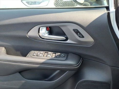 New 2026 Chrysler Pacifica Select image 15