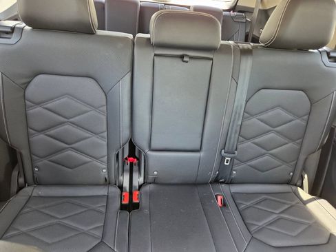 Used 2025 Volkswagen Atlas SE AWD/4WD image 32