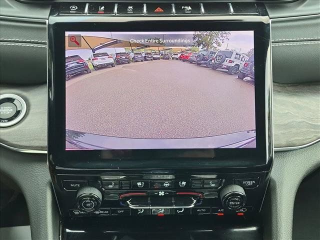 Used 2023 Jeep Grand Cherokee Overland AWD/4WD image 14