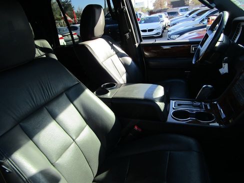 Used 2013 Lincoln Navigator w/ HD Trailer Tow Pkg image 5
