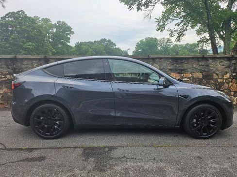 Used 2022 Tesla Model Y Long Range AWD/4WD image 10