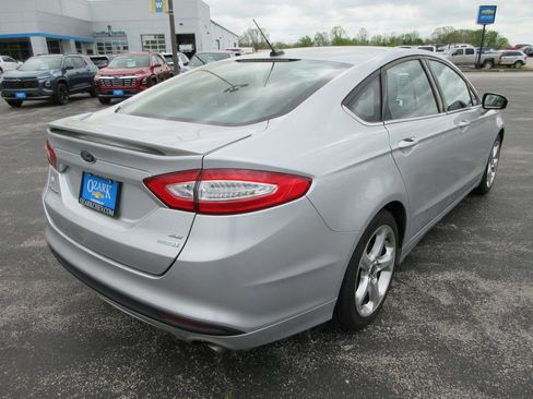 Used 2016 Ford Fusion SE w/ Equipment Group 201A image 5