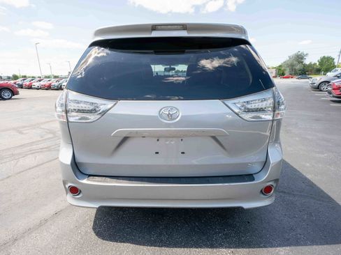 Used 2013 Toyota Sienna SE FWD image 5