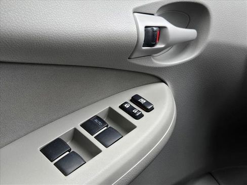 Used 2009 Toyota Corolla LE FWD image 16