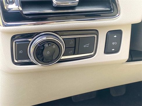 Used 2020 Lincoln Navigator Reserve w/ Equipment Group 208A Reserve image 16