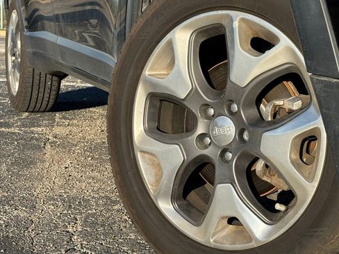 Used 2018 Jeep Compass Limited image 2