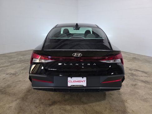 Used 2025 Hyundai Elantra SE image 7