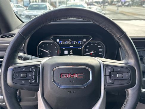 Used 2021 GMC Yukon XL SLT w/ SLT Premium Package image 18