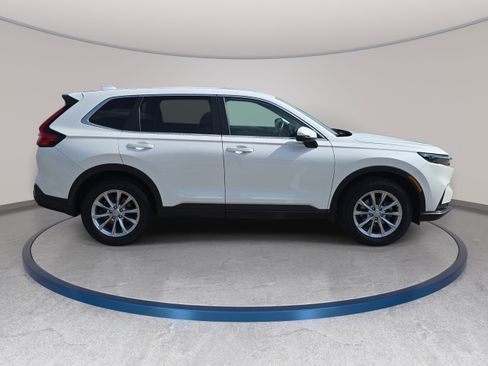 Used 2025 Honda CR-V EX image 4