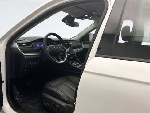 Used 2023 Jeep Grand Cherokee Limited image 10