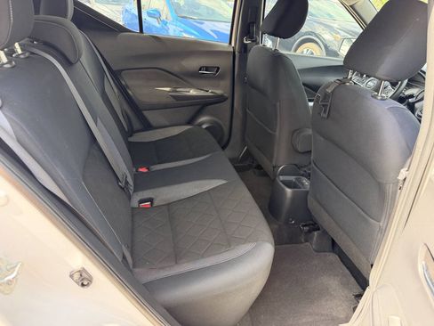 Used 2018 Nissan Kicks SV FWD image 15