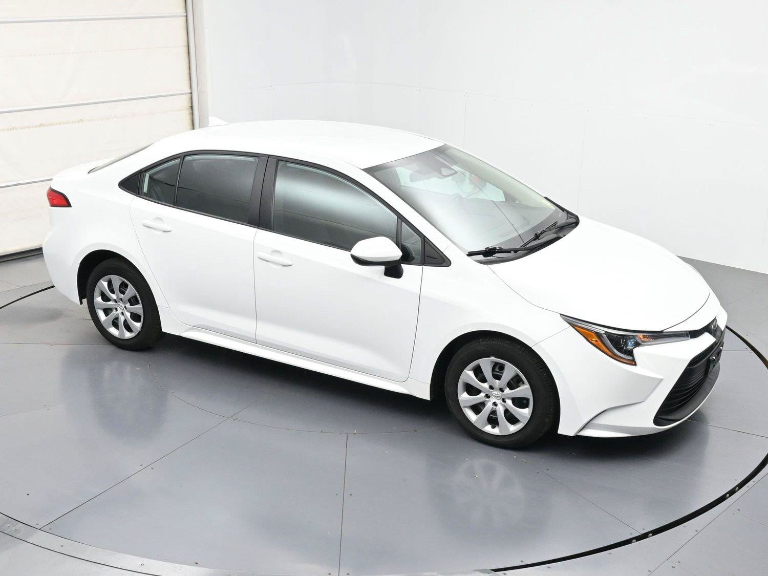 Used 2025 Toyota Corolla LE FWD image 15