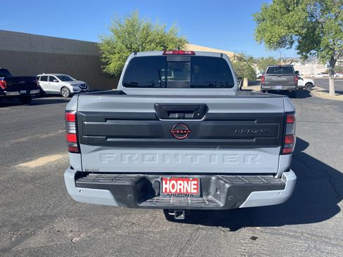 Used 2025 Nissan Frontier PRO-4X w/ Pro Convenience Package image 3